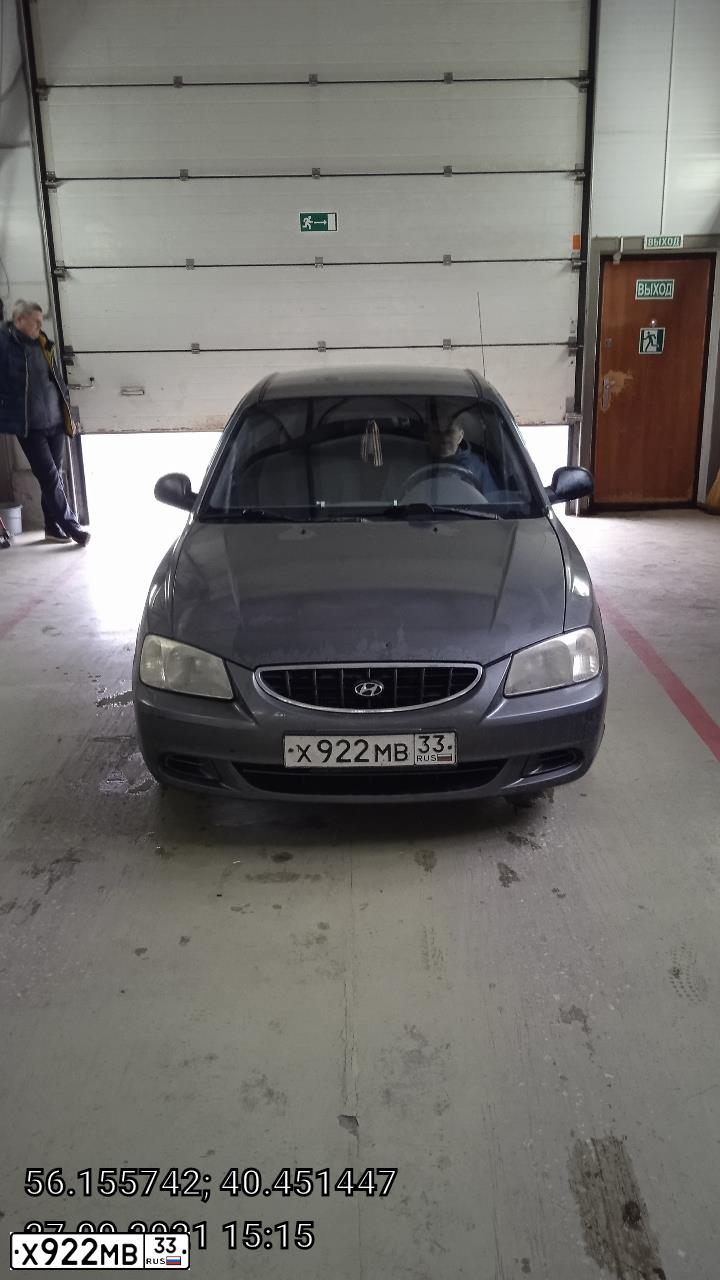 Фото автомобиля HYUNDAI ACCENT, 2005 — госномер Е517ВТ550. Цвет: СЕРЫЙ