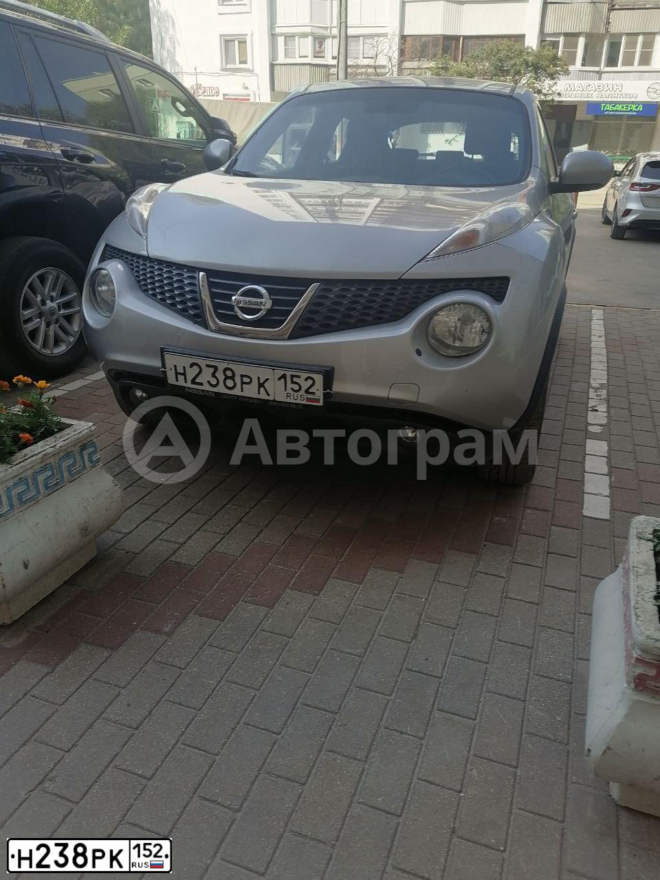 Фото автомобиля NISSAN JUKE, 2014 — госномер Н238РК152. Цвет: СЕРЕБРИСТЫЙ