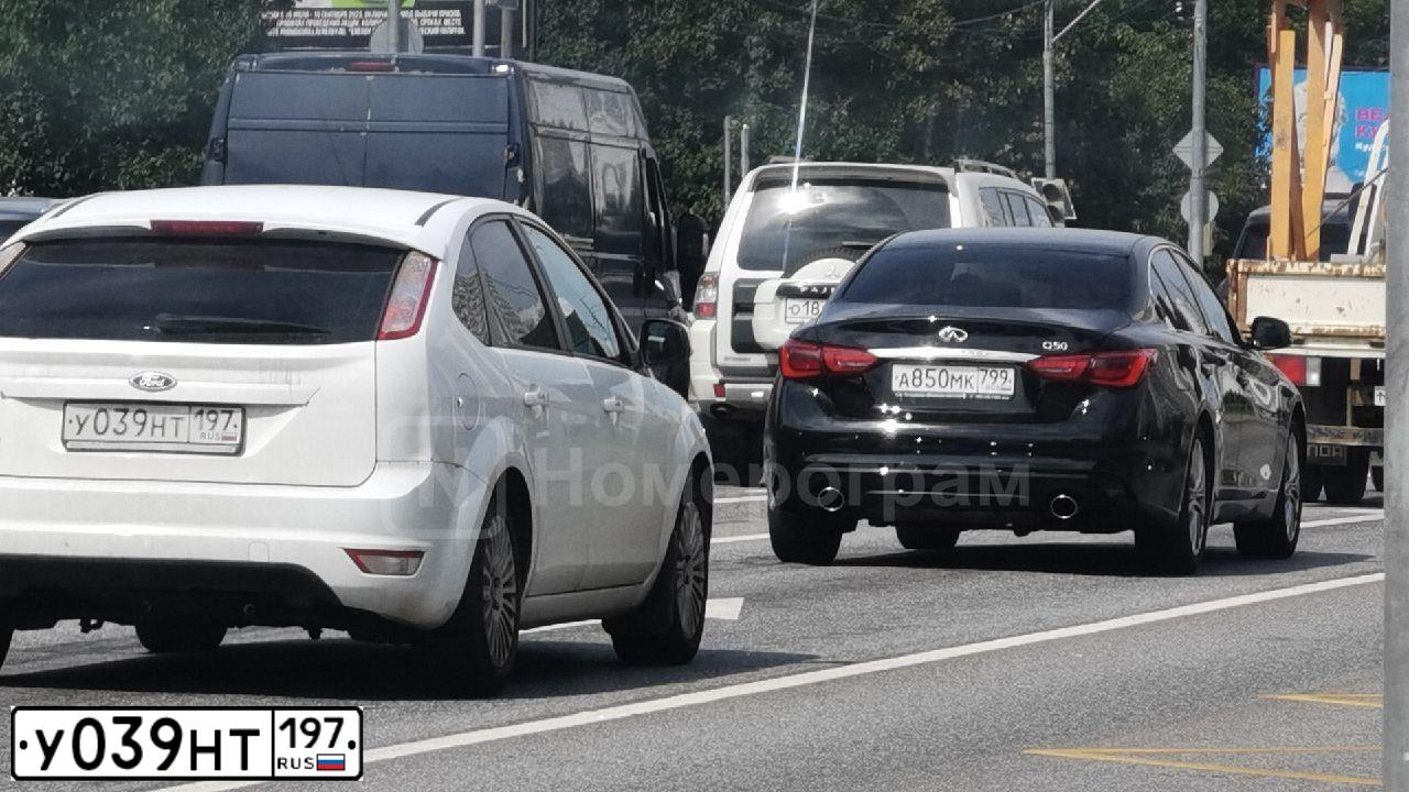 Фото автомобиля FORD FOCUS, 2011 — госномер Р880ОА797. Цвет: Белый