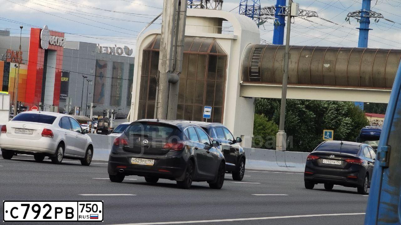 Фото автомобиля HYUNDAI SOLARIS, 2017 — госномер Н737РВ790. Цвет: ЧЕРНЫЙ
