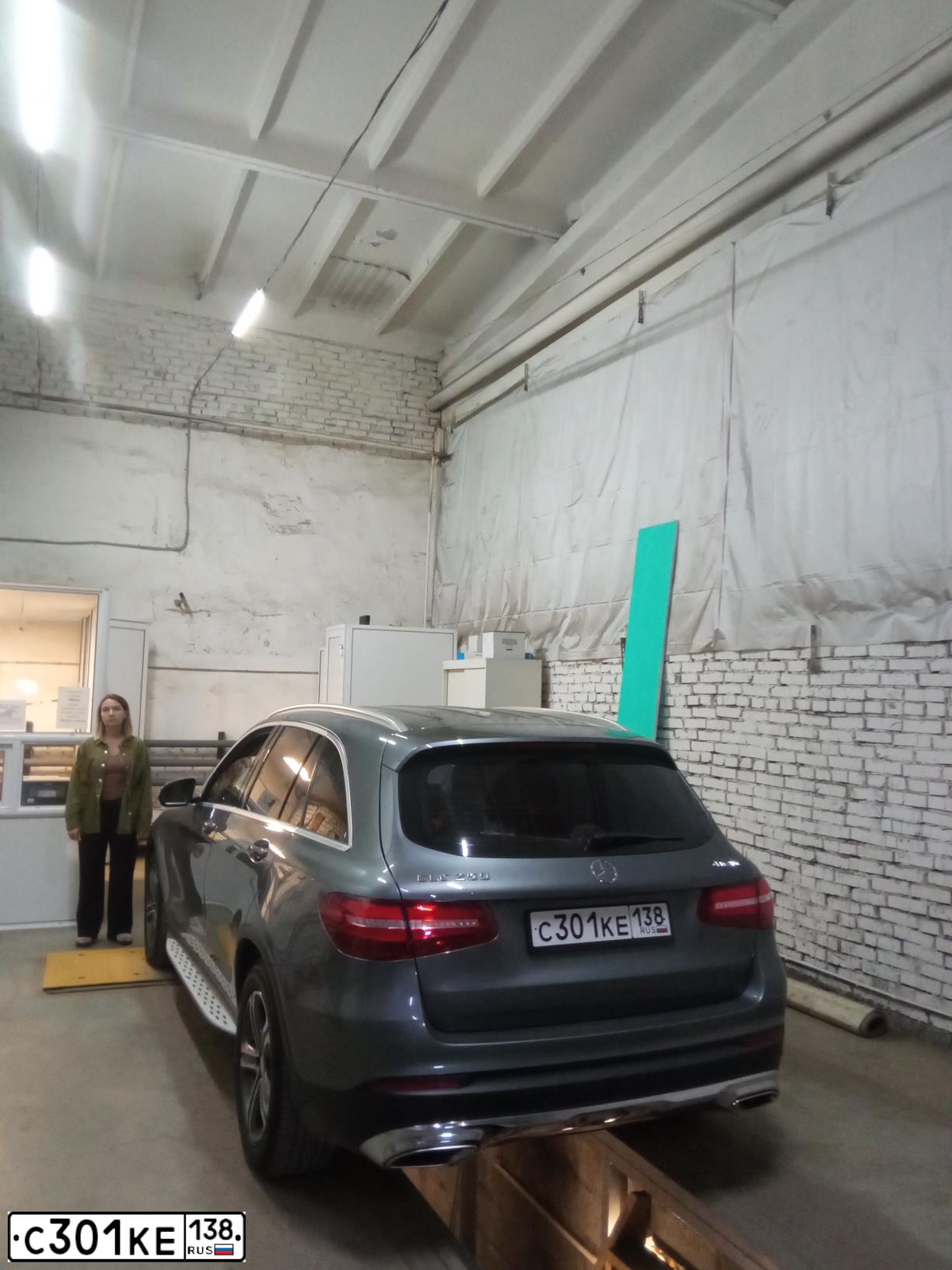 Фото автомобиля MERCEDES GLC-KLASSE, 2016 — госномер Т930ТВ124. Цвет: Серый