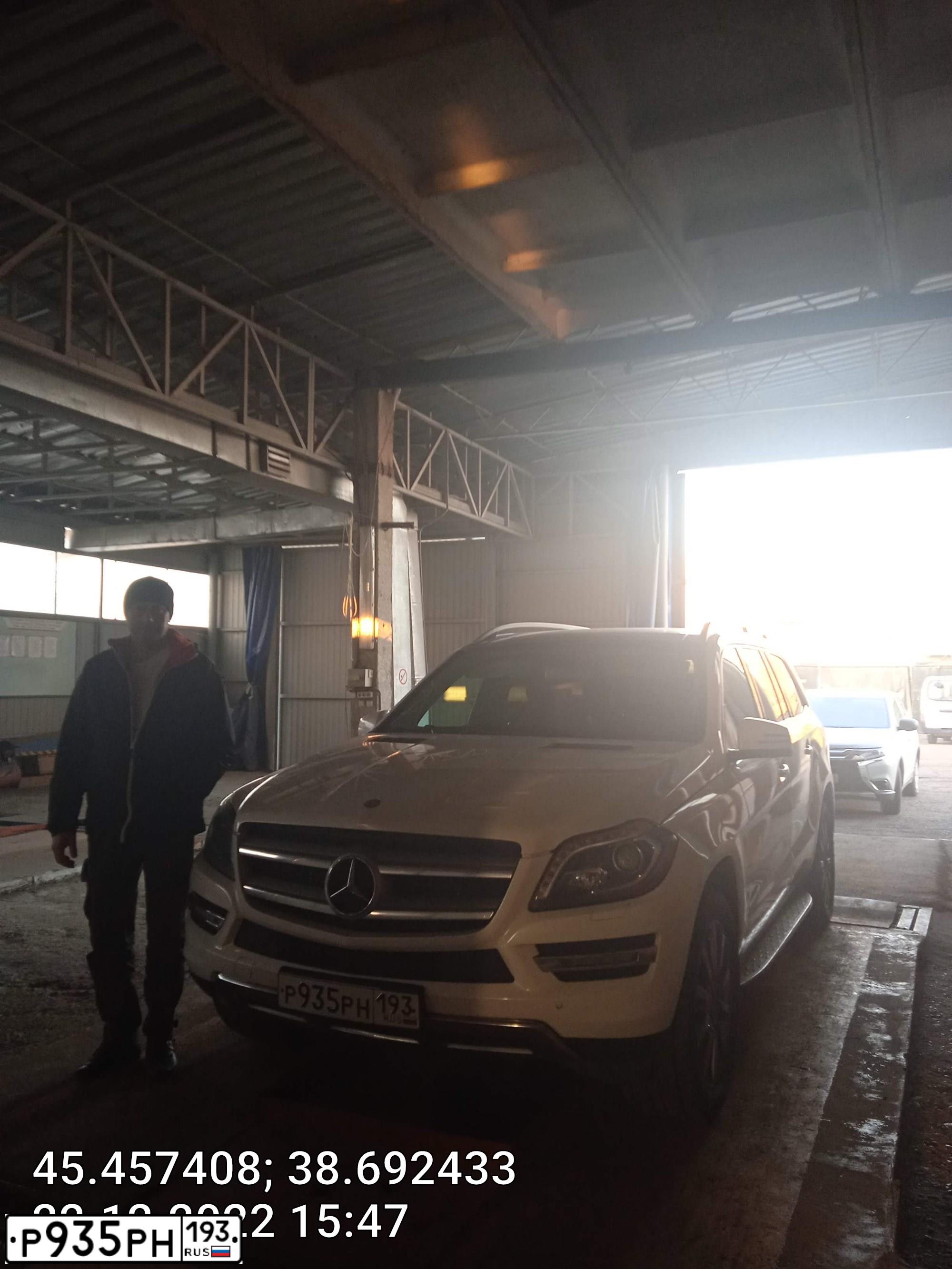 Фото автомобиля MERCEDES GL-KLASSE, 2013 — госномер В444ВВ93. Цвет: Белый