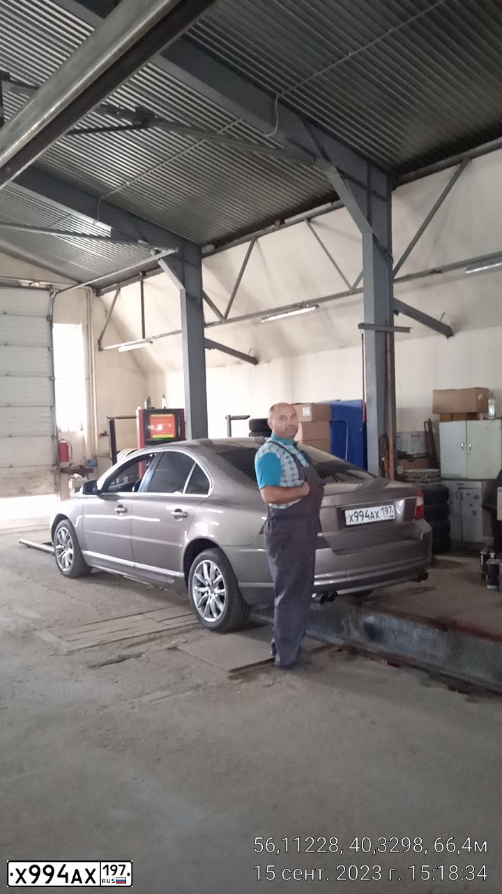 Фото автомобиля VOLVO S80, 2006 — госномер К612УЕ33. Цвет: СЕРЫЙ