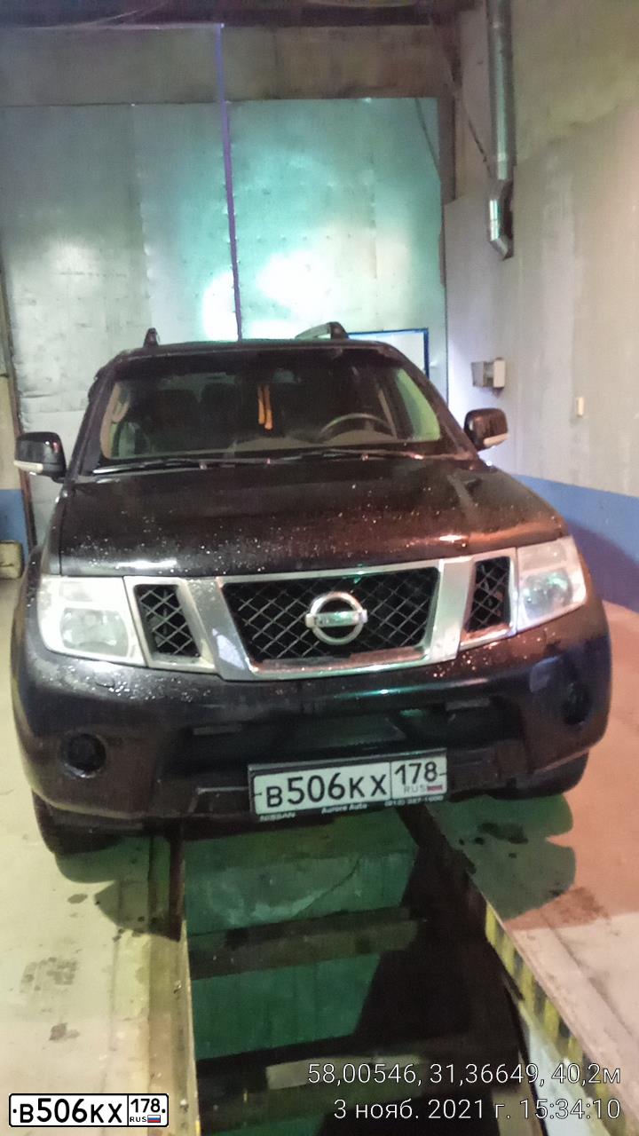 Фото автомобиля NISSAN PATHFINDER, 2011 — госномер В506КХ178. Цвет: ЧЕРНЫЙ