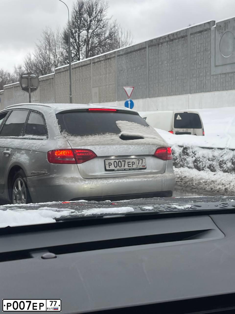 Фото автомобиля LANDROVER RANGE ROVER, 2006 — госномер В015ХУ15. Цвет: ЧЕРНЫЙ