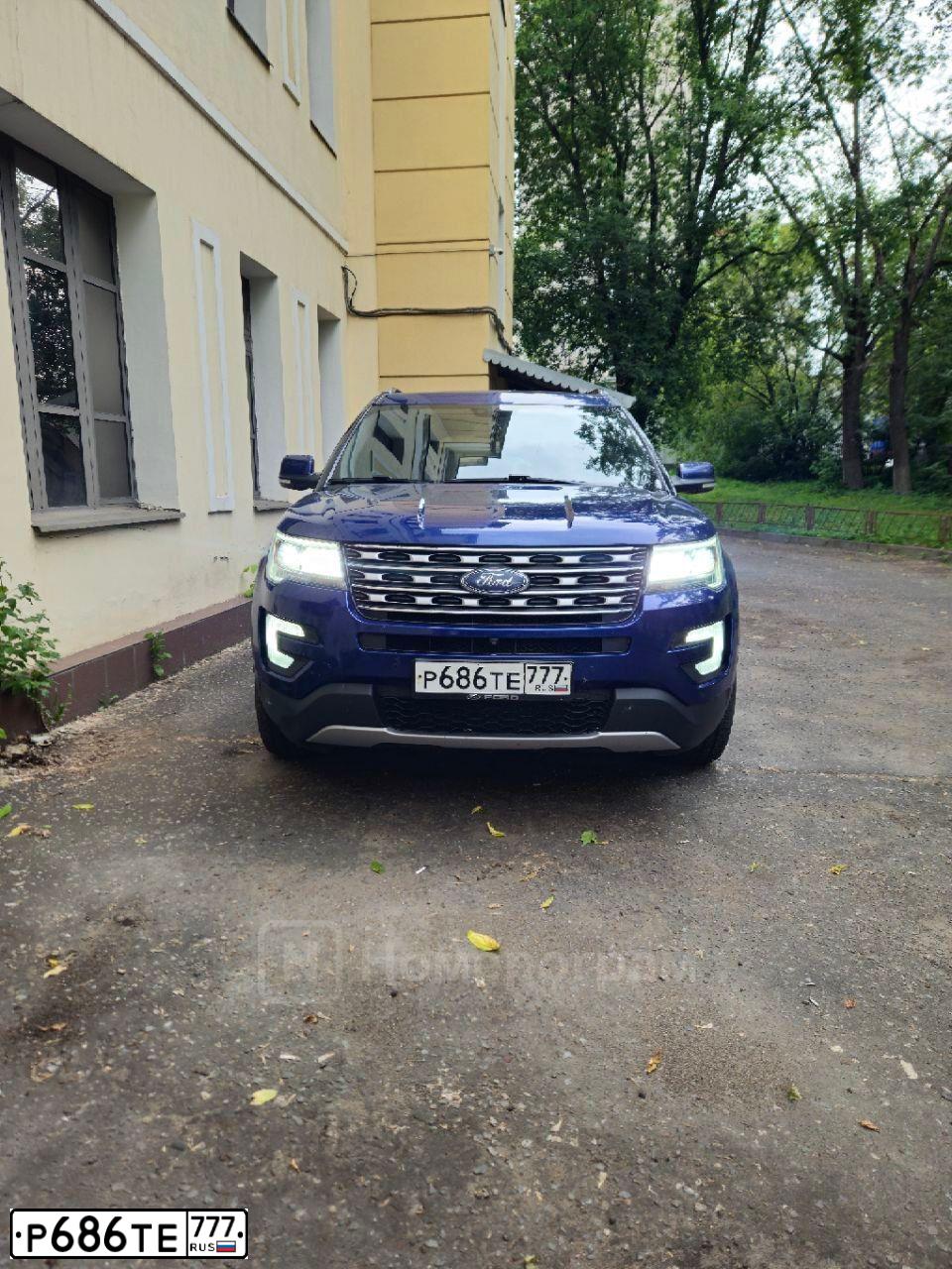 Фото автомобиля FORD EXPLORER, 2016 — госномер Р686ТЕ777. Цвет: синий