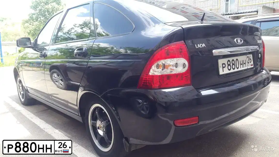Фото автомобиля LADA 2172 PRIORA, 2008 — госномер Р880НН26. Цвет: Сине-Черный