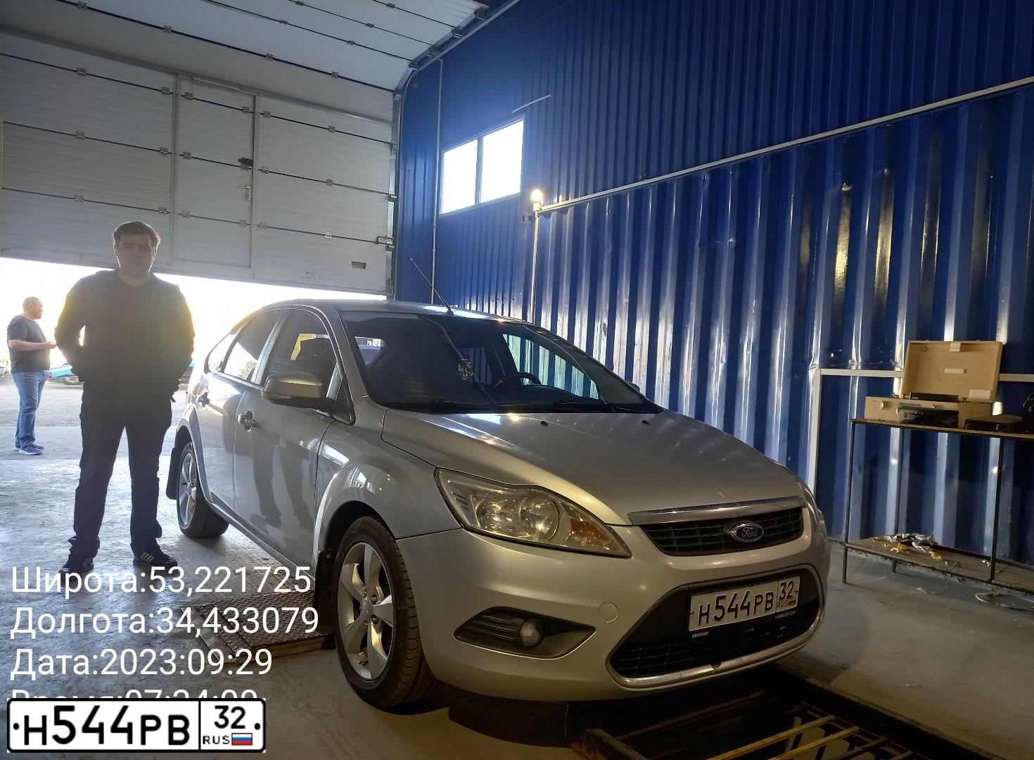 Фото автомобиля FORD FOCUS, 2008 — госномер К800ОВ190. Цвет: СЕРЕБРИСТЫЙ