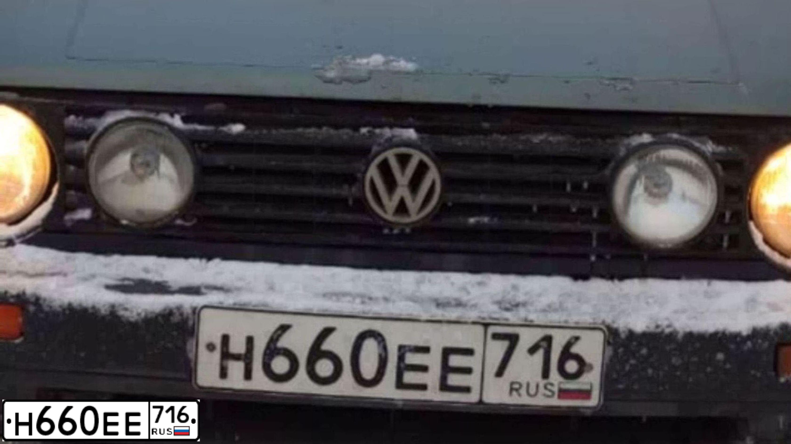 Фото автомобиля VOLKSWAGEN GOLF, 1990 — госномер В175УА147. Цвет: Белый
