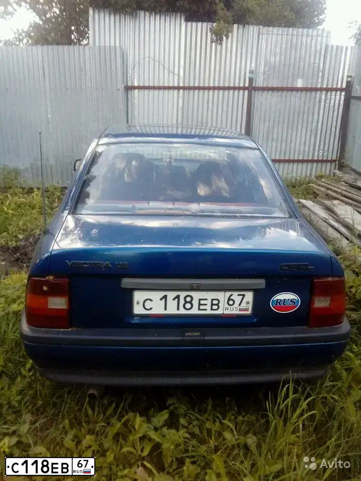 Фото автомобиля OPEL VECTRA, 1991 — госномер С118ЕВ67. Цвет: СИНИЙ