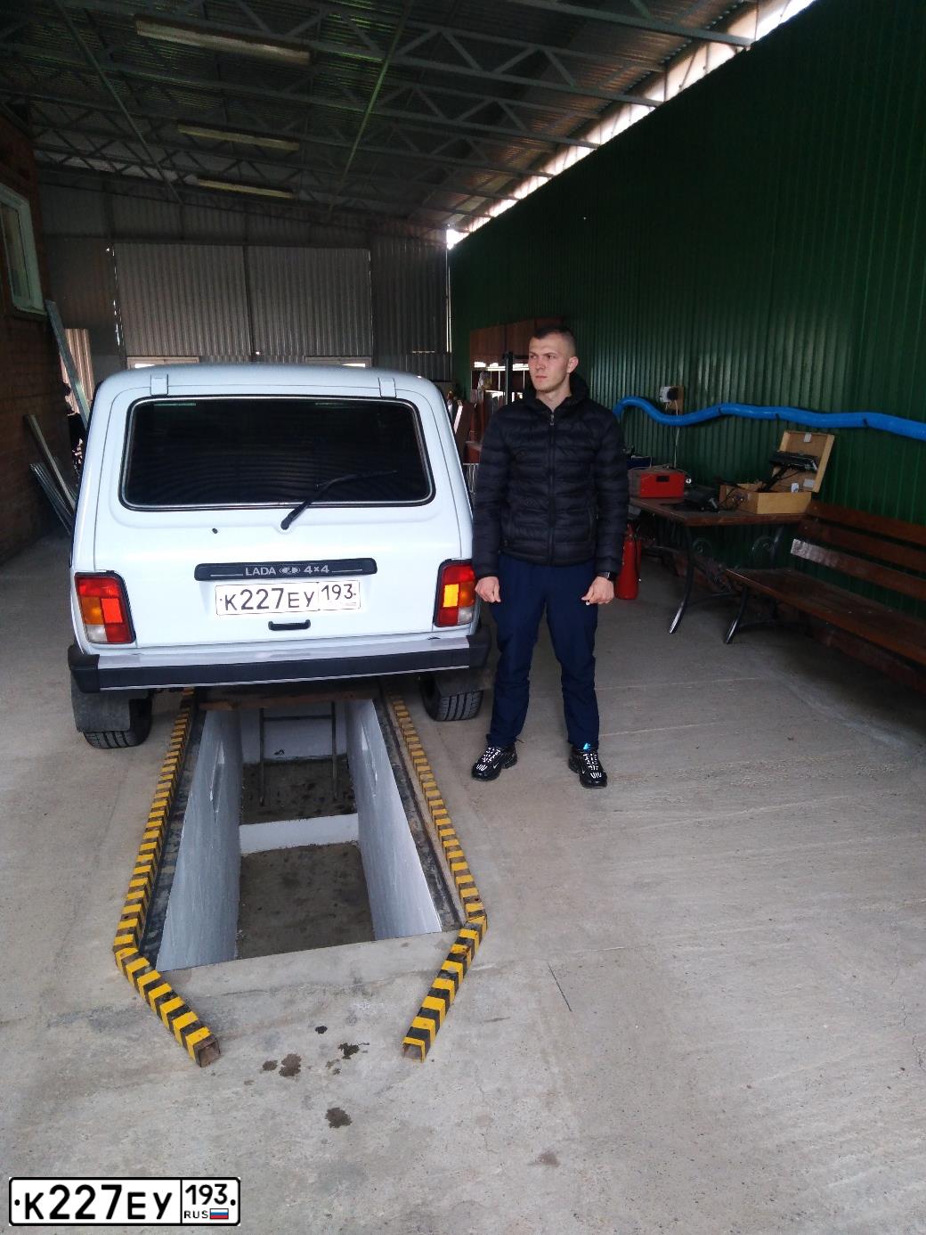 Фото автомобиля LADA 2121 NIVA, 2013 — госномер Е046ЕА193. Цвет: ЯРКО-БЕЛЫЙ