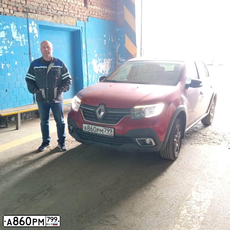 Фото автомобиля RENAULT T LOGAN, 2019 — госномер А860РМ799. Цвет: КРАСНЫЙ
