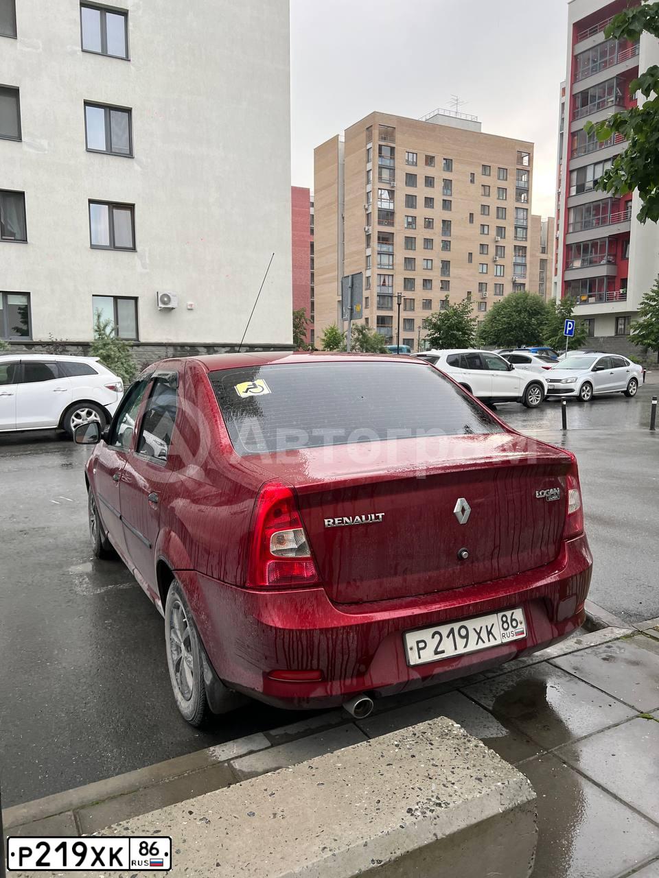 Фото автомобиля RENAULT LOGAN, 2011 — госномер Р219ХК86. Цвет: КРАСНЫЙ