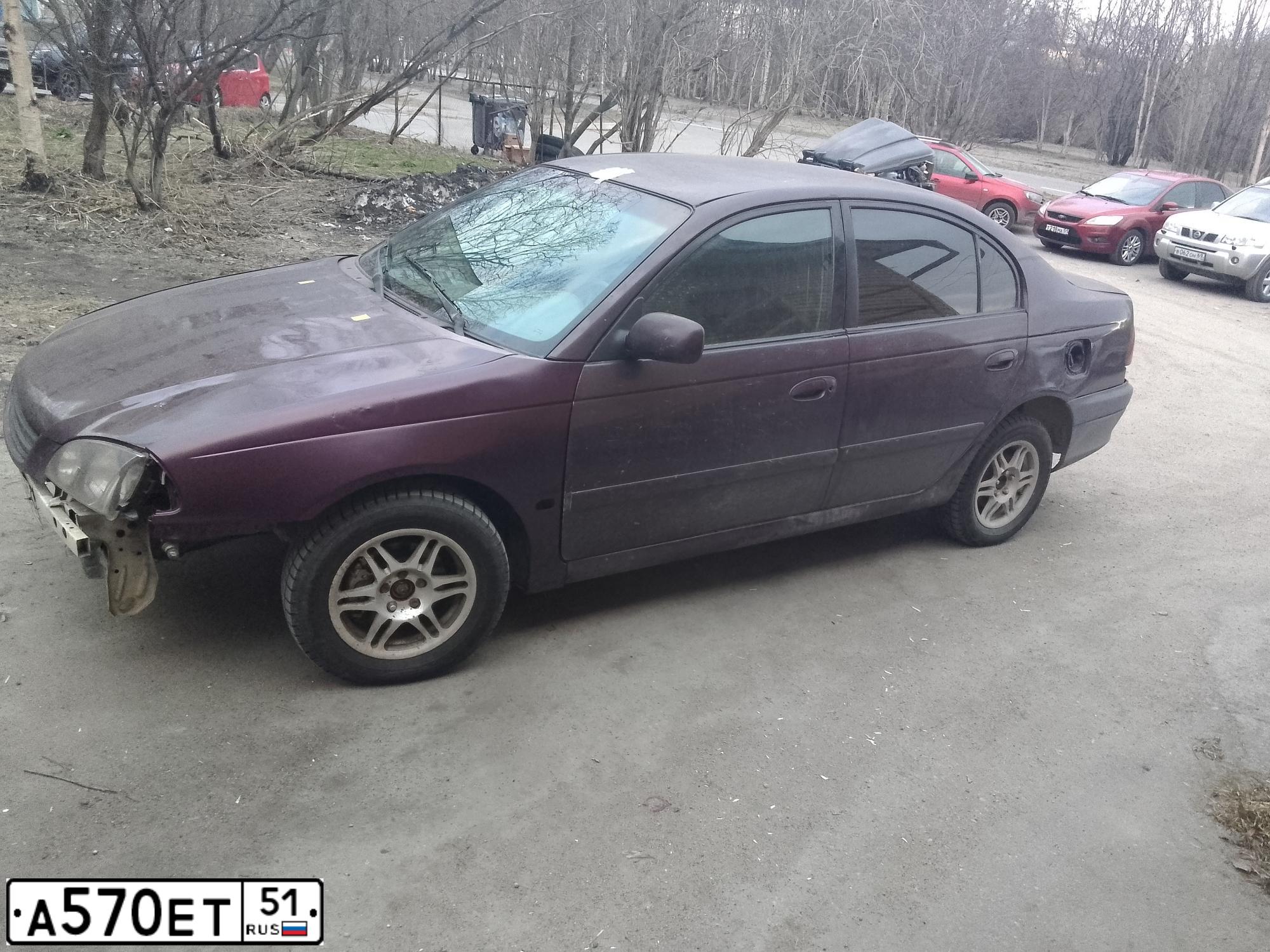 Фото автомобиля TOYOTA AVENSIS, 1999 — госномер М874НС78. Цвет: ВИШНЕВЫЙ