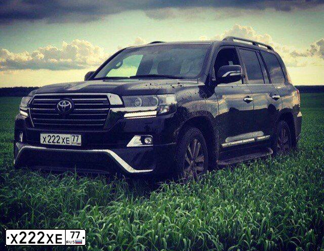 Фото автомобиля TOYOTA LANDCRUISER 200, 2016 — госномер Х222ХЕ77. Цвет: ЧЕРНЫЙ