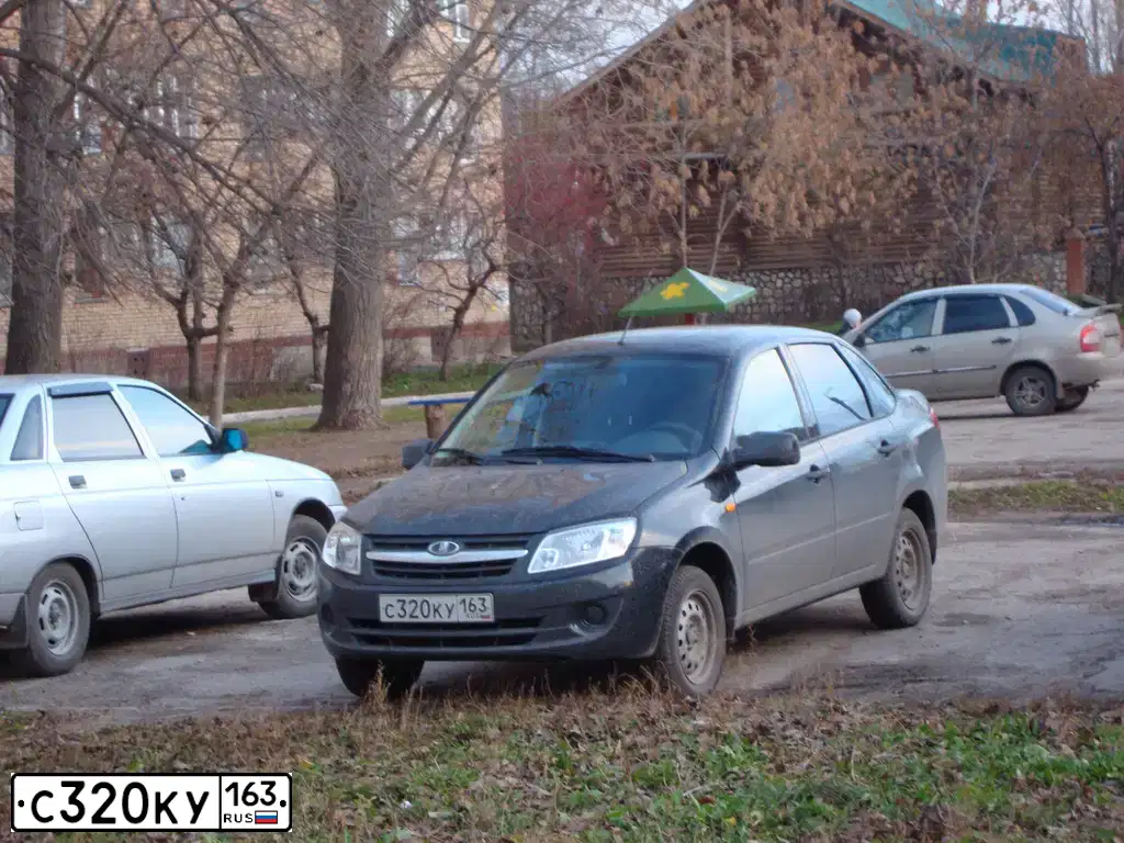 Фото автомобиля LADA 2190 GRANTA, 2013 — госномер В387СВ198. Цвет: Сине-Черный