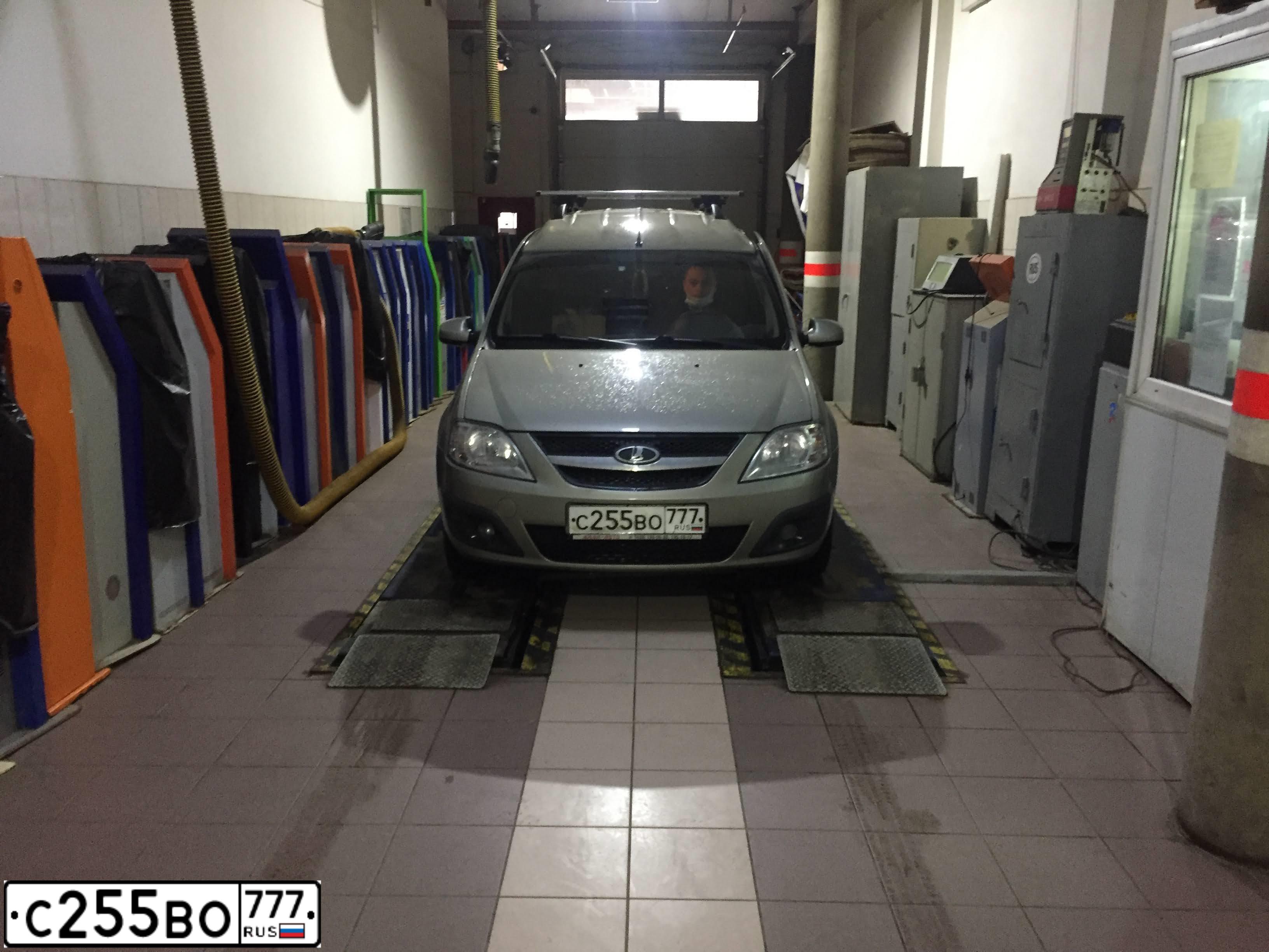 Фото автомобиля LADA LARGUS, 2014 — госномер С255ВО777. Цвет: СЕРО-БЕЖЕВЫЙ