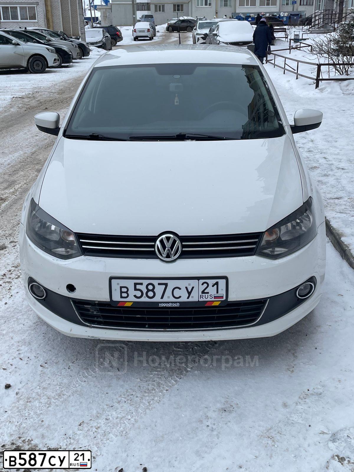 Фото автомобиля VOLKSWAGEN POLO, 2012 — госномер В587СУ21. Цвет: БЕЛЫЙ