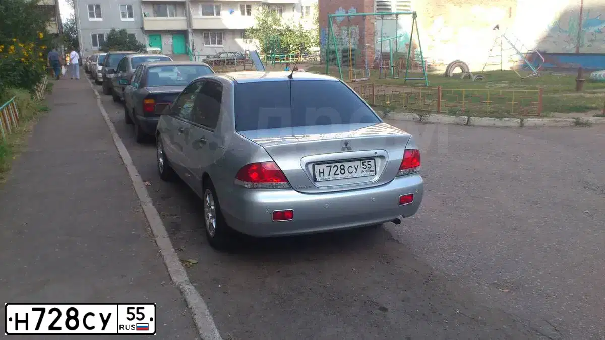 Фото автомобиля MITSUBISHI LANCER, 2003 — госномер Н728СУ55. Цвет: СЕРЕБРИСТЫЙ