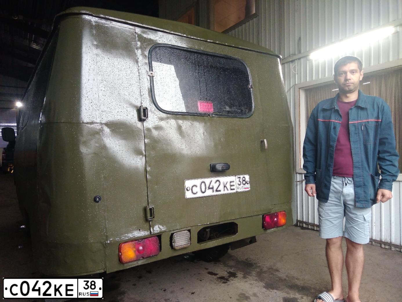 Фото автомобиля UAZ Z 3303, 1991 — госномер С042КЕ38. Цвет: ЗЕЛЕНЫЙ