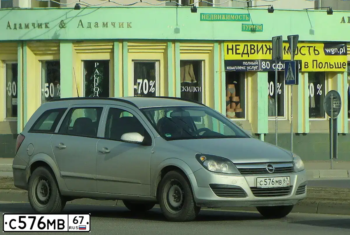 Фото автомобиля OPEL ASTRA, 2005 — госномер С576МВ39. Цвет: СЕРЕБРИСТЫЙ