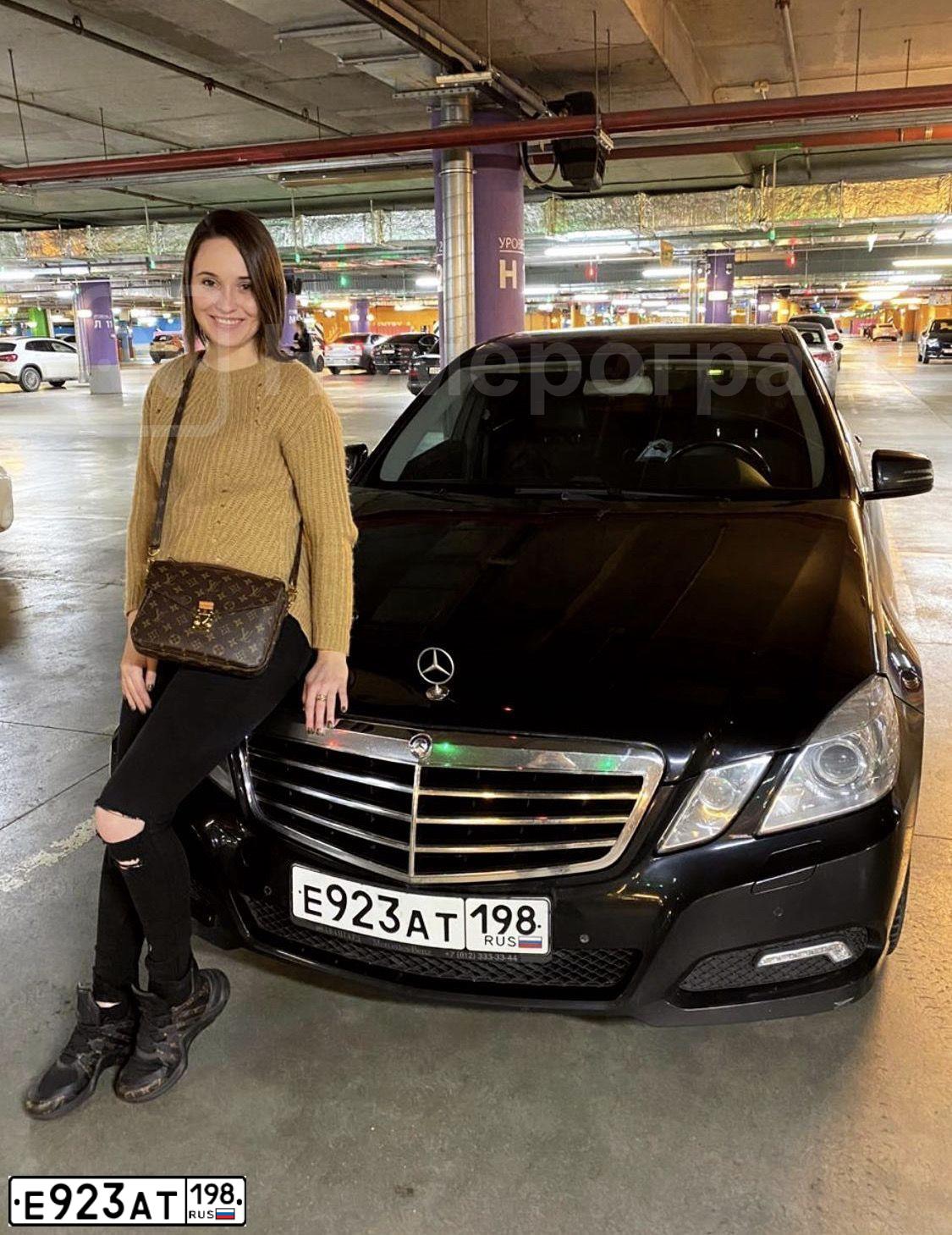 Фото автомобиля MERCEDES E-KLASSE, 2012 — госномер Е375КХ98. Цвет: ЧЕРНЫЙ