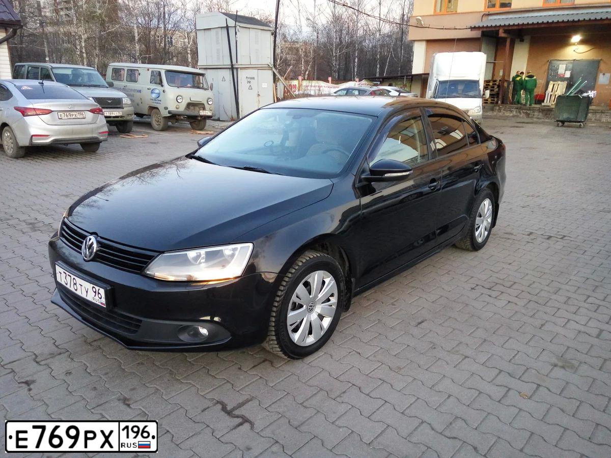 Фото автомобиля HYUNDAI SOLARIS, 2017 — госномер Е769РХ196. Цвет: СЕРЕБРИСТЫЙ