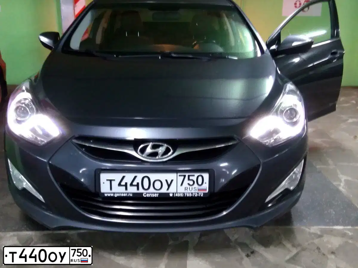 Фото автомобиля HYUNDAI I40, 2014 — госномер О111ВА790. Цвет: Серый