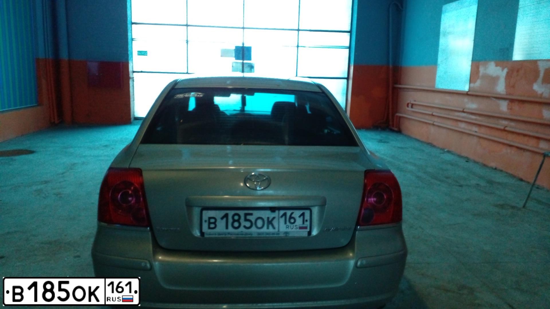 Фото автомобиля TOYOTA AVENSIS, 2004 — госномер В185ОК161. Цвет: СВЕТЛО-ОЛИВКОВЫЙ