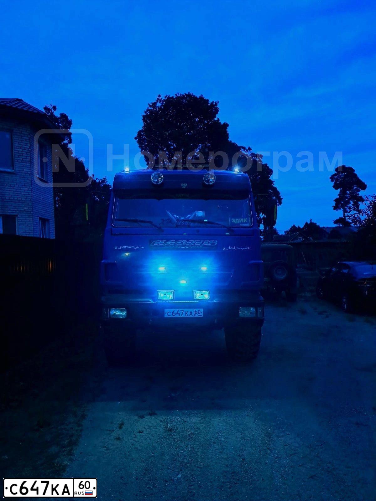 Фото автомобиля KAMAZ 4310 /6X6/, 1993 — госномер С647КА60. Цвет: СИНИЙ