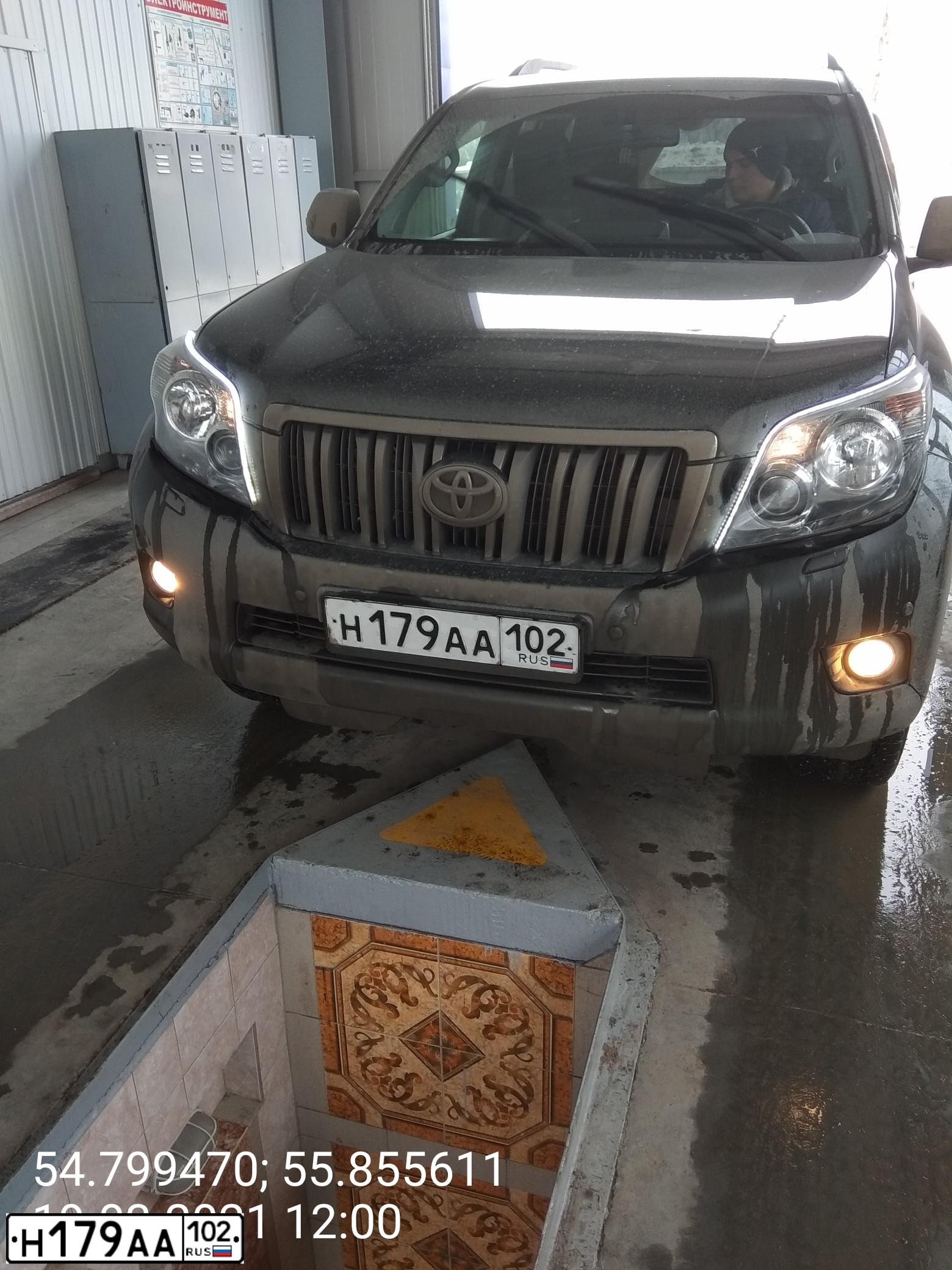 Фото автомобиля TOYOTA LANDCRUISER, 2011 — госномер Н179АА102. Цвет: ЧЕРНЫЙ