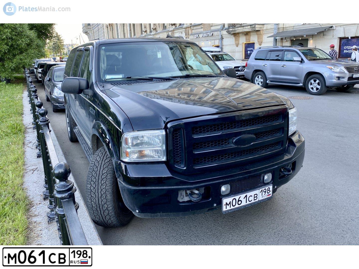 Фото автомобиля FORD EXCURSION, 2005 — госномер М061СВ198. Цвет: ЧЕРНЫЙ
