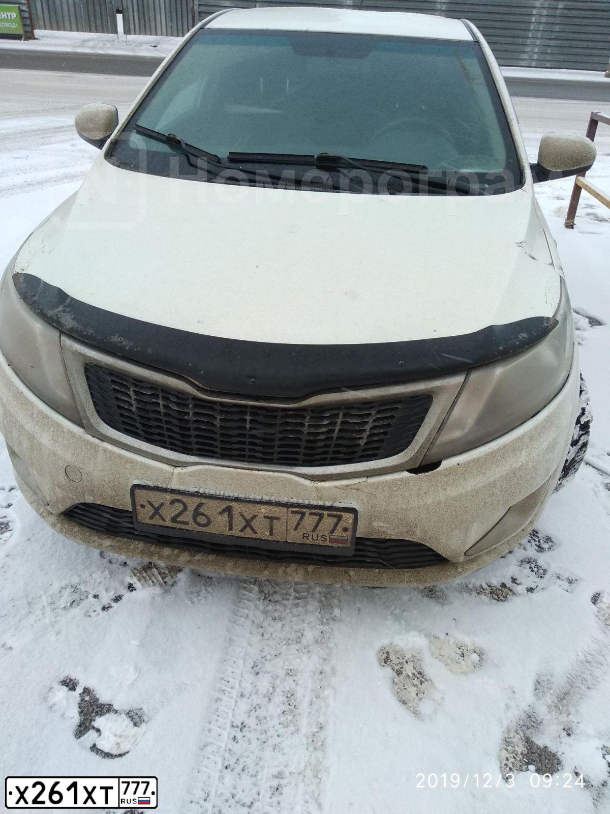 Фото автомобиля KIA RIO, 2013 — госномер Х261ХТ777. Цвет: Белый