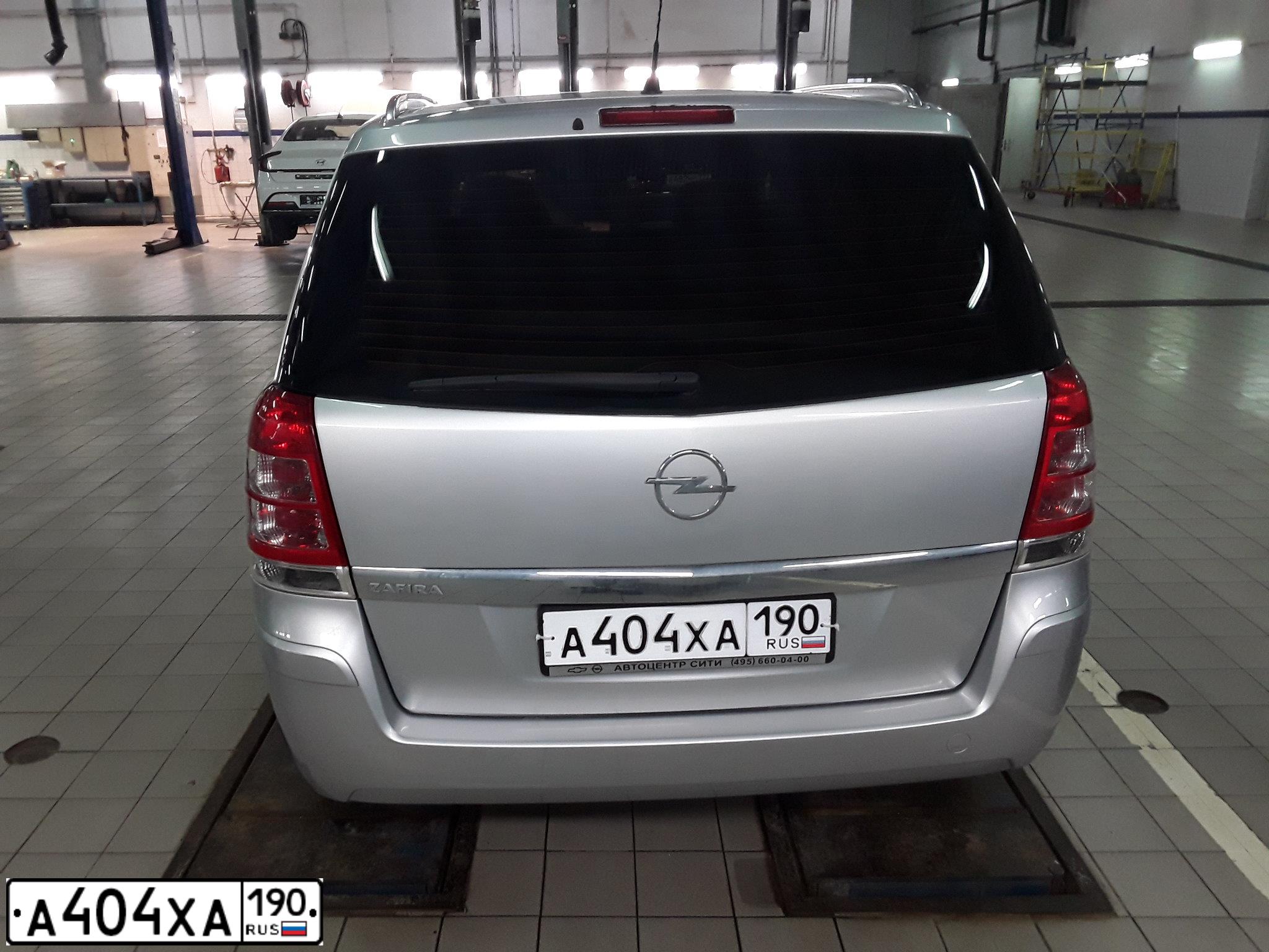 Фото автомобиля OPEL ZAFIRA, 2012 — госномер А404ХА190. Цвет: СЕРЫЙ