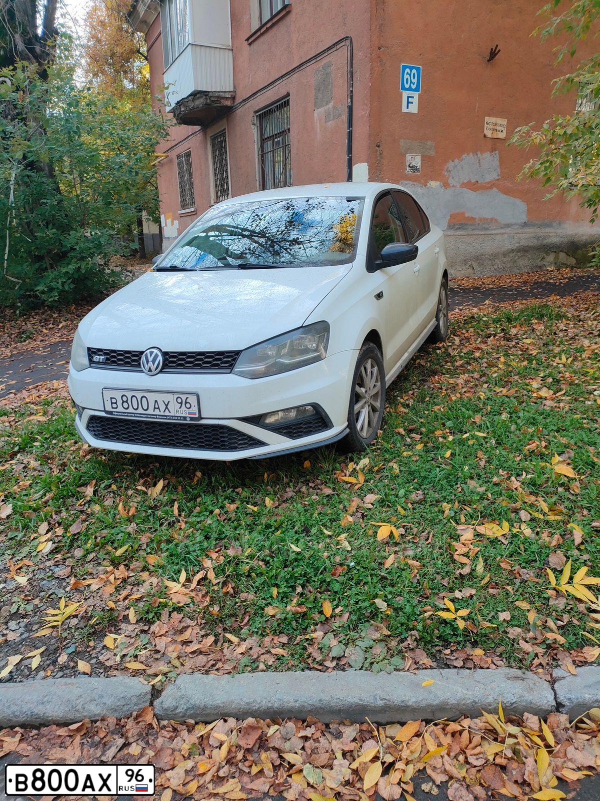 Фото автомобиля FORD FOCUS, 2007 — госномер В800АХ96. Цвет: ЧЕРНЫЙ