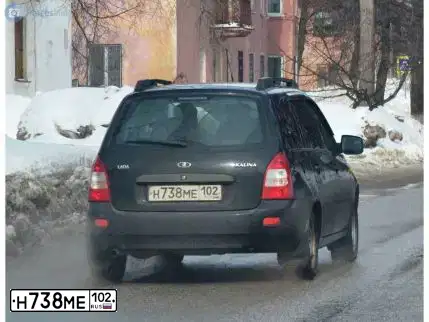 Фото автомобиля LADA 1117 KALINA, 2012 — госномер А677РС702. Цвет: СИНЕ-ЧЕРНЫЙ