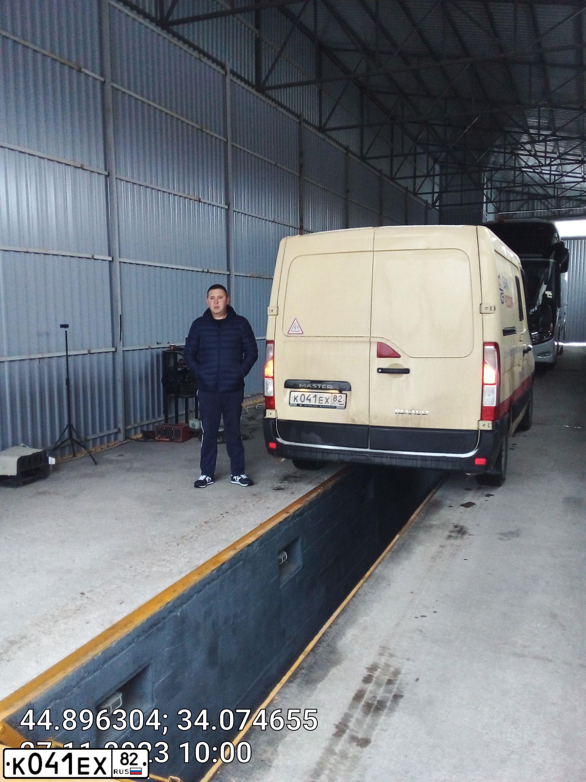 Фото автомобиля RENAULT MASTER, 2015 — госномер К041ЕХ82. Цвет: БЕЖЕВЫЙ