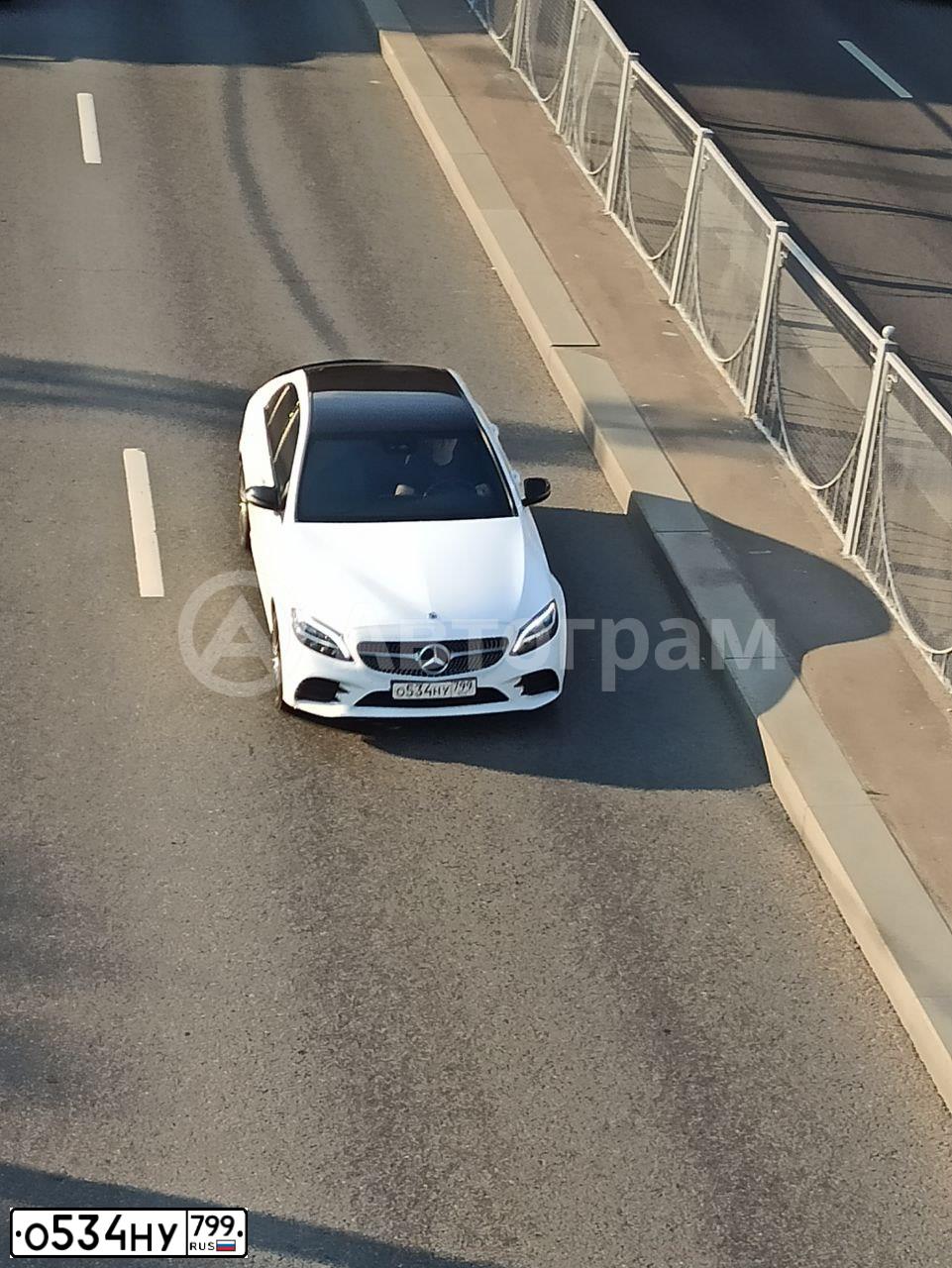 Фото автомобиля MERCEDES-BENZ C200, 2018 — госномер С034ММ138. Цвет: Белый