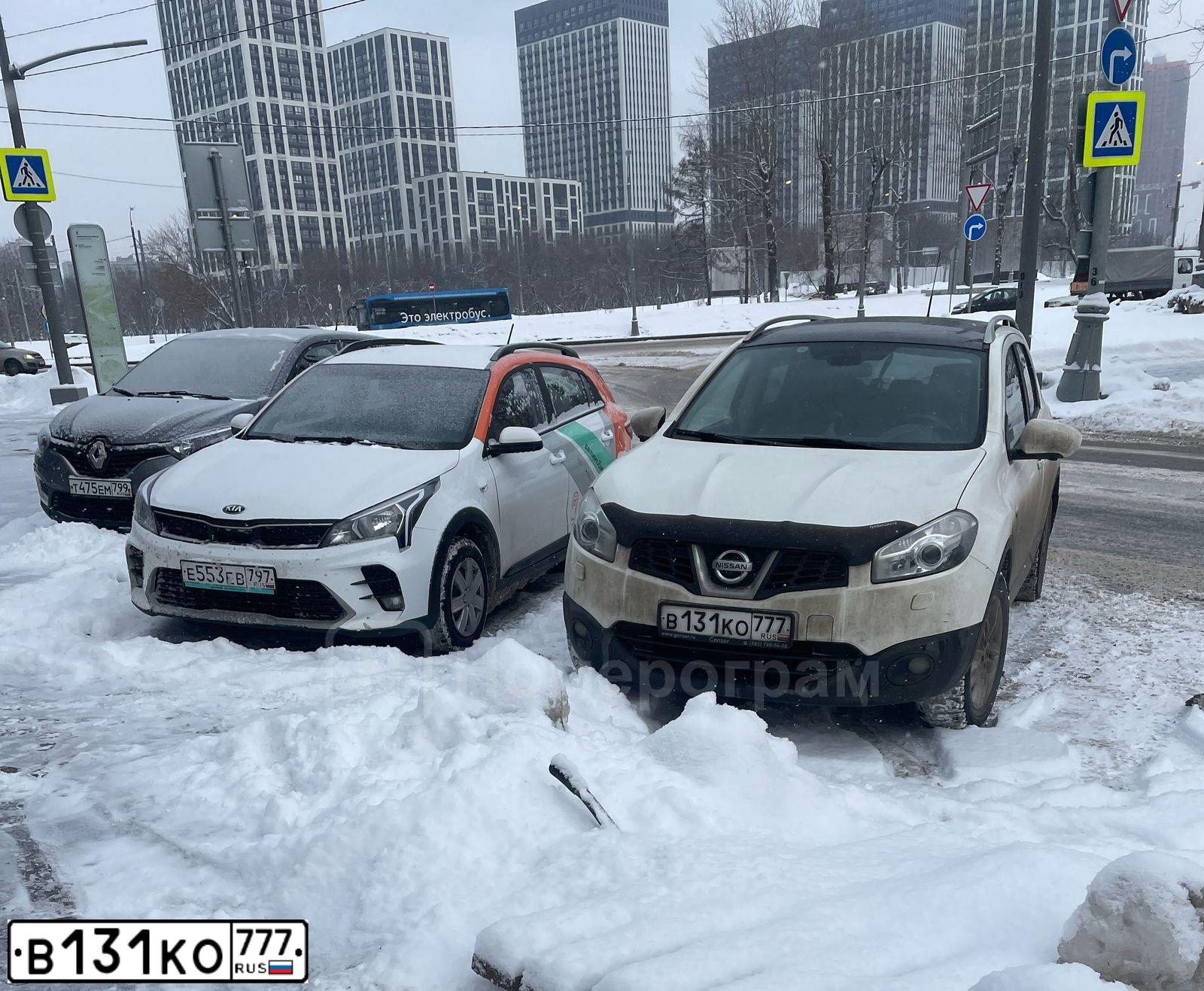 Фото автомобиля NISSAN QASHQAI, 2013 — госномер В131КО777. Цвет: Белый
