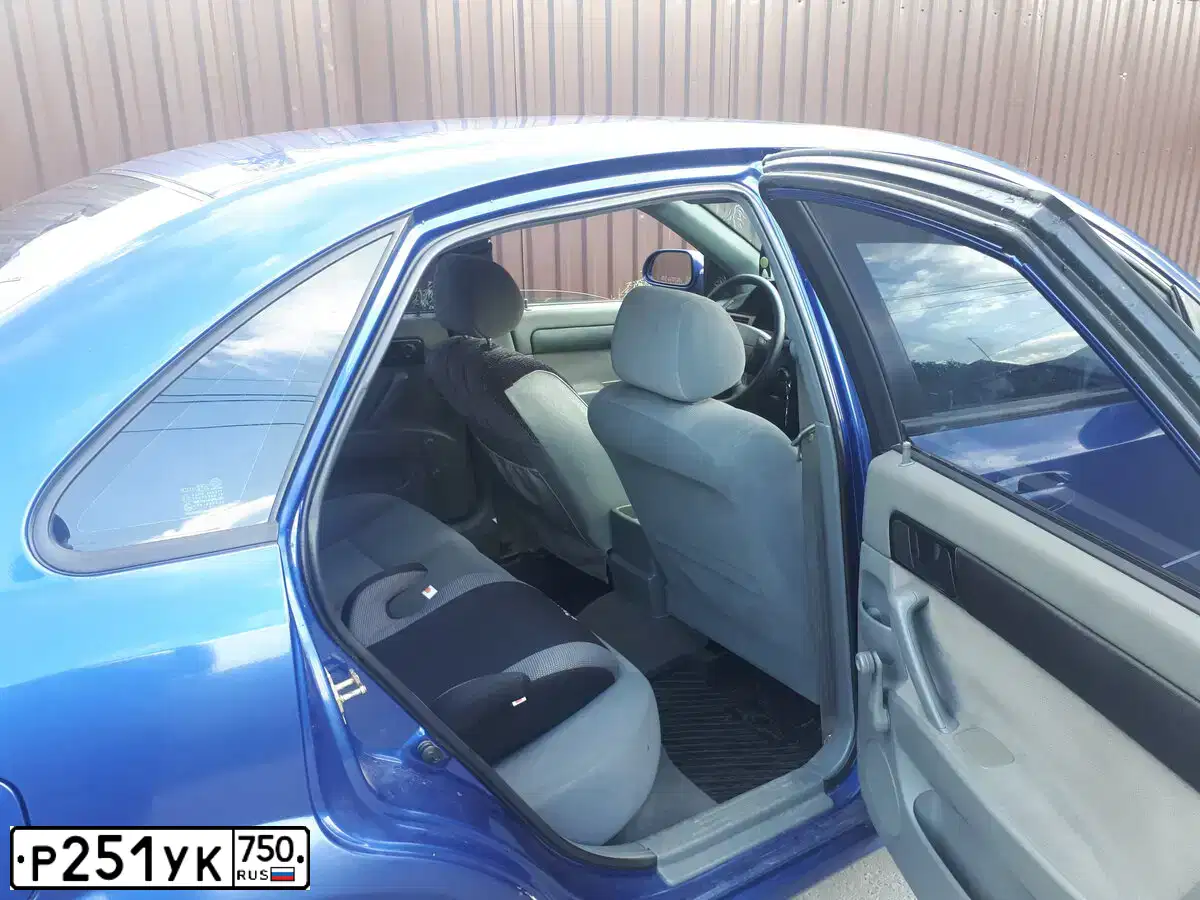 Фото автомобиля CHEVROLET LACETTI, 2006 — госномер Р251УК750. Цвет: СИНИЙ