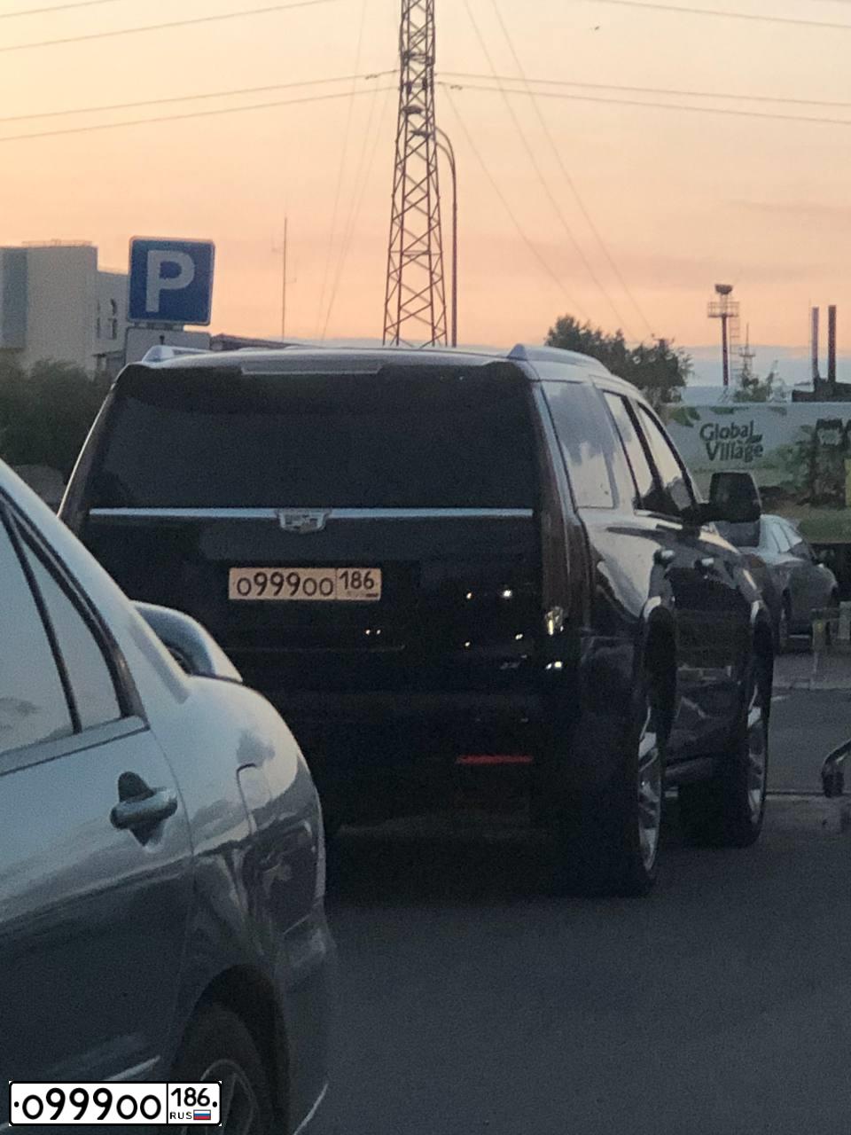 Фото автомобиля CADILLAC ESCALADE, 2015 — госномер Н999РВ86. Цвет: ЧЕРНЫЙ