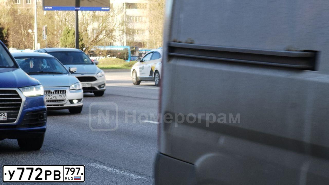 Фото автомобиля NISSAN QASHQAI, 2012 — госномер У772РВ797. Цвет: Красный