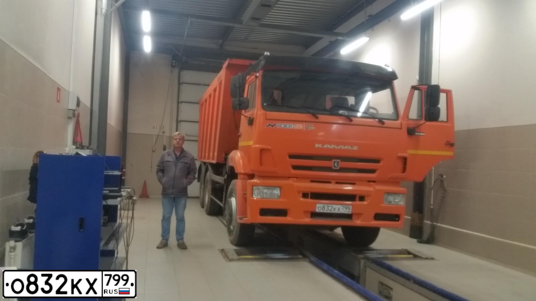Фото автомобиля KAMAZ 6520 /6X4/, 2017 — госномер С761КС40. Цвет: Оранжевый RAL 2009