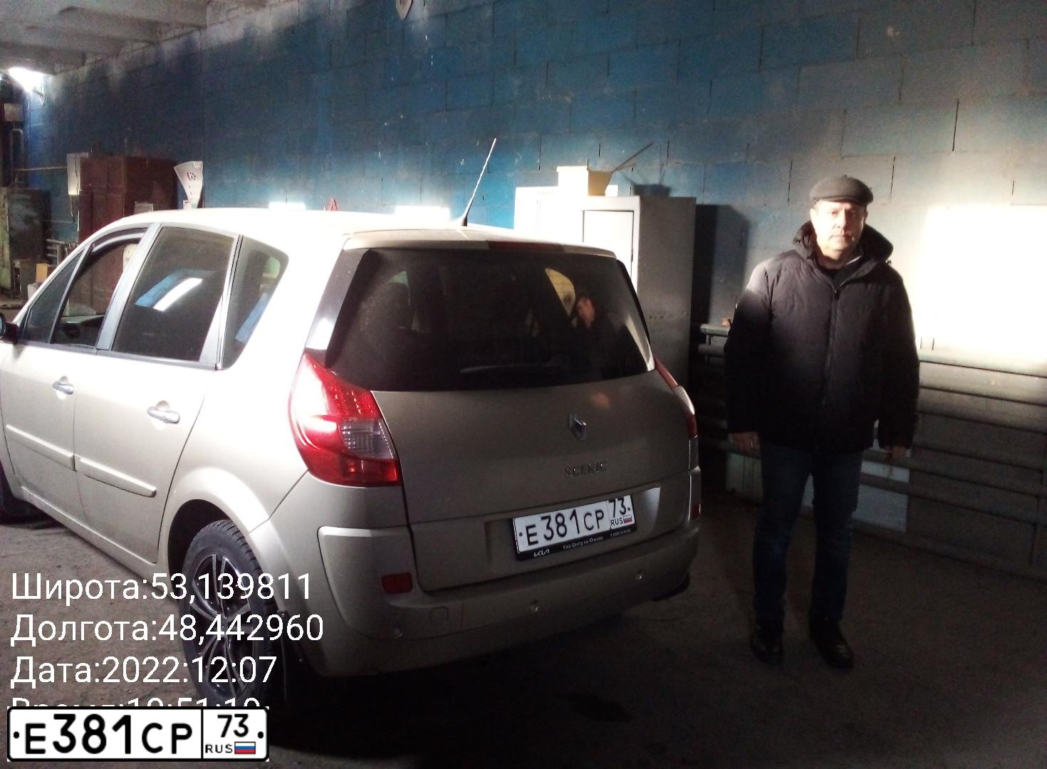Фото автомобиля RENAULT MEGANE /GRAND/ SCENIC, 2008 — госномер Т516КО58. Цвет: Серебристый