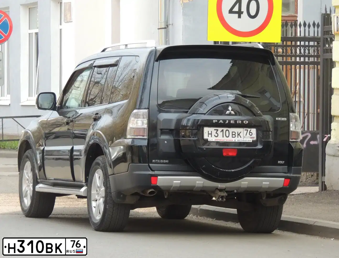 Фото автомобиля MITSUBISHI PAJERO SPORT, 2017 — госномер Н310ВК76. Цвет: ЧЕРНЫЙ