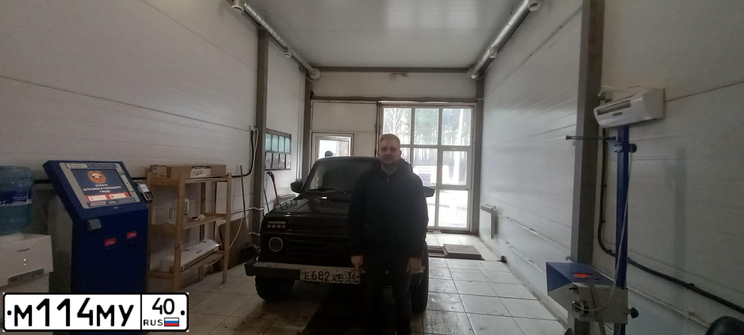 Фото автомобиля LADA NIVA, 1996 — госномер Н756ММ136. Цвет: ВИШНЕВЫЙ