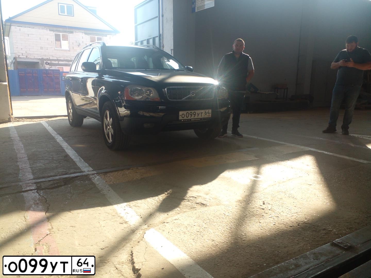 Фото автомобиля VOLVO XC90, 2008 — госномер О099УТ64. Цвет: ЧЕРНЫЙ