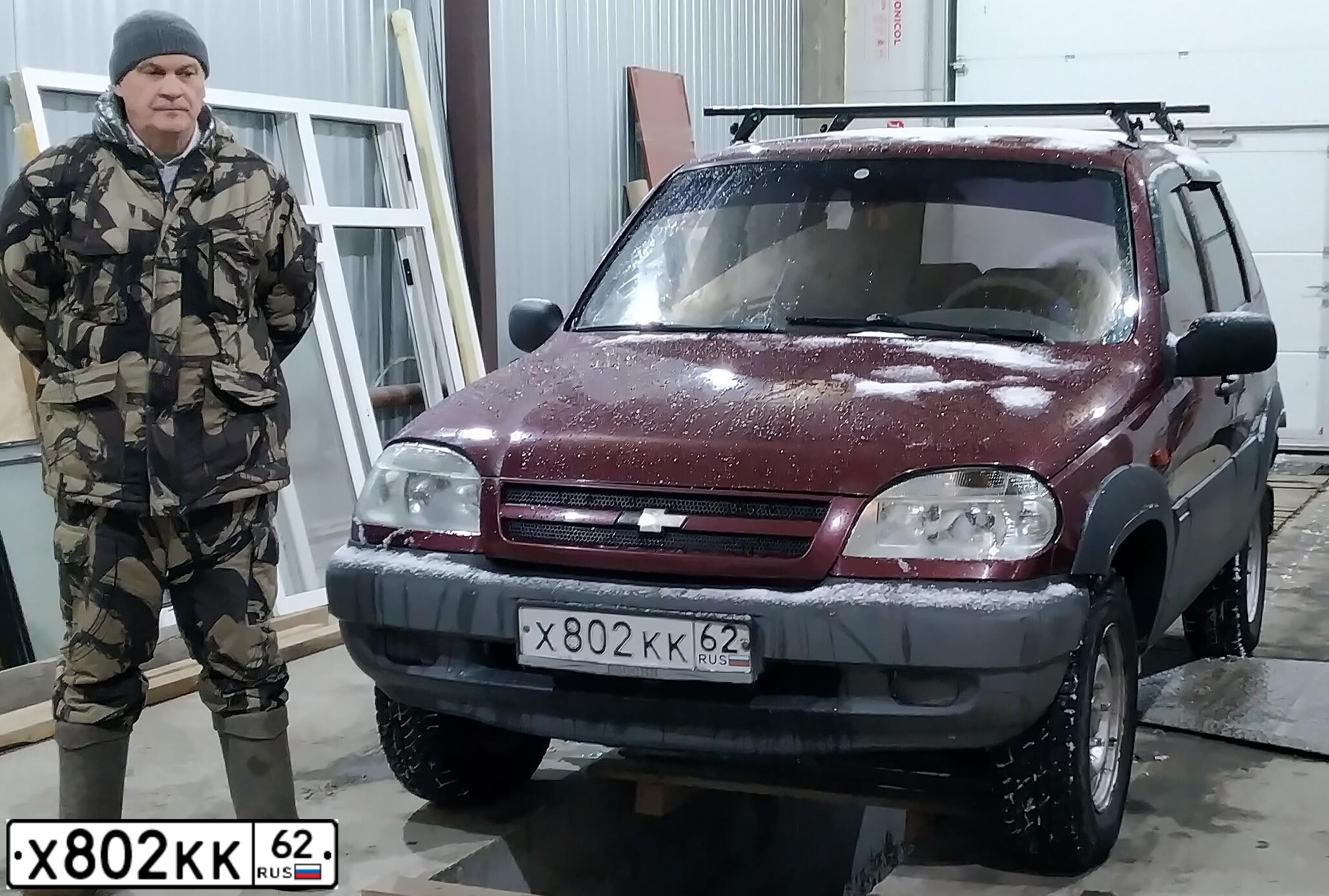 Фото автомобиля CHEVROLET NIVA, 2006 — госномер А700АО62. Цвет: СЕРЕБРИСТЫЙ ЯРКО-КРАСНЫЙ