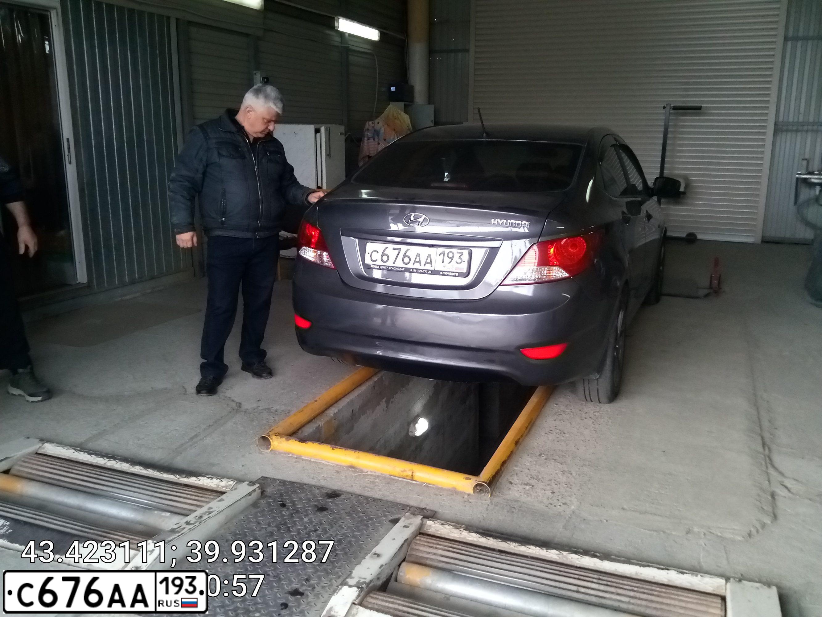Фото автомобиля HYUNDAI SOLARIS, 2014 — госномер Н002ТС93. Цвет: ЧЕРНО-СЕРЫЙ