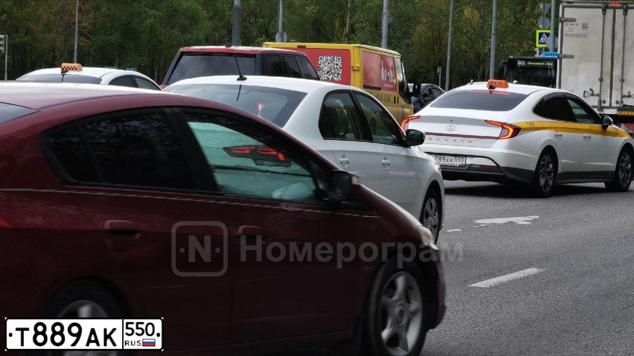 Фото автомобиля AUDI A6, 1998 — госномер М942АМ550. Цвет: Темно-синий